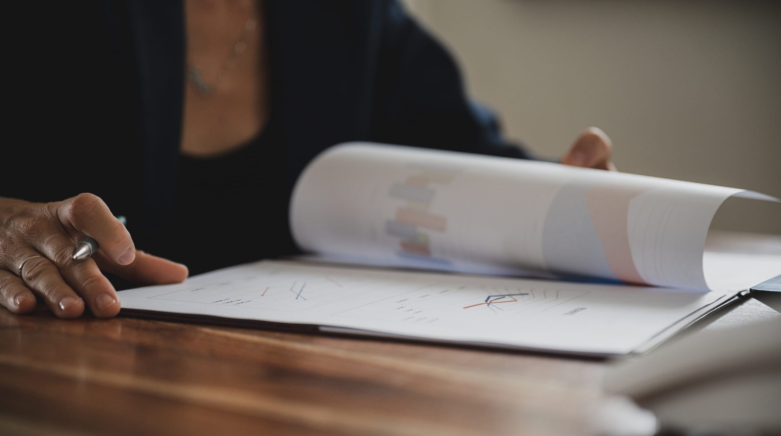 illustration-j4s-interim-recrutement-emploi-ressources-humaines-rh-cv-paris-75011-bastille-france-candidat-recruteur-2560x1430px-conseils-recruteur-juridique-depot-marques-1
