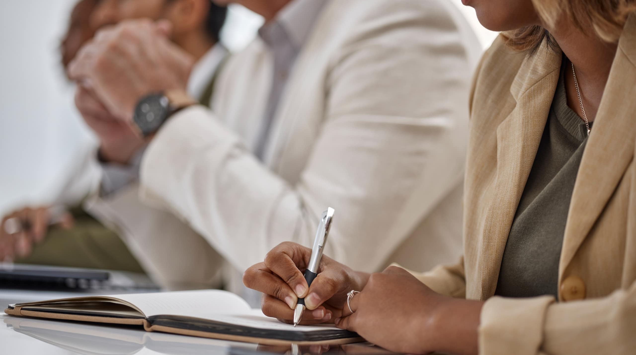 illustration-j4s-interim-recrutement-emploi-ressources-humaines-rh-cv-paris-75011-bastille-france-candidat-recruteur-2560x1430px-conseils-recruteur-juridique-formation-ceipi-1