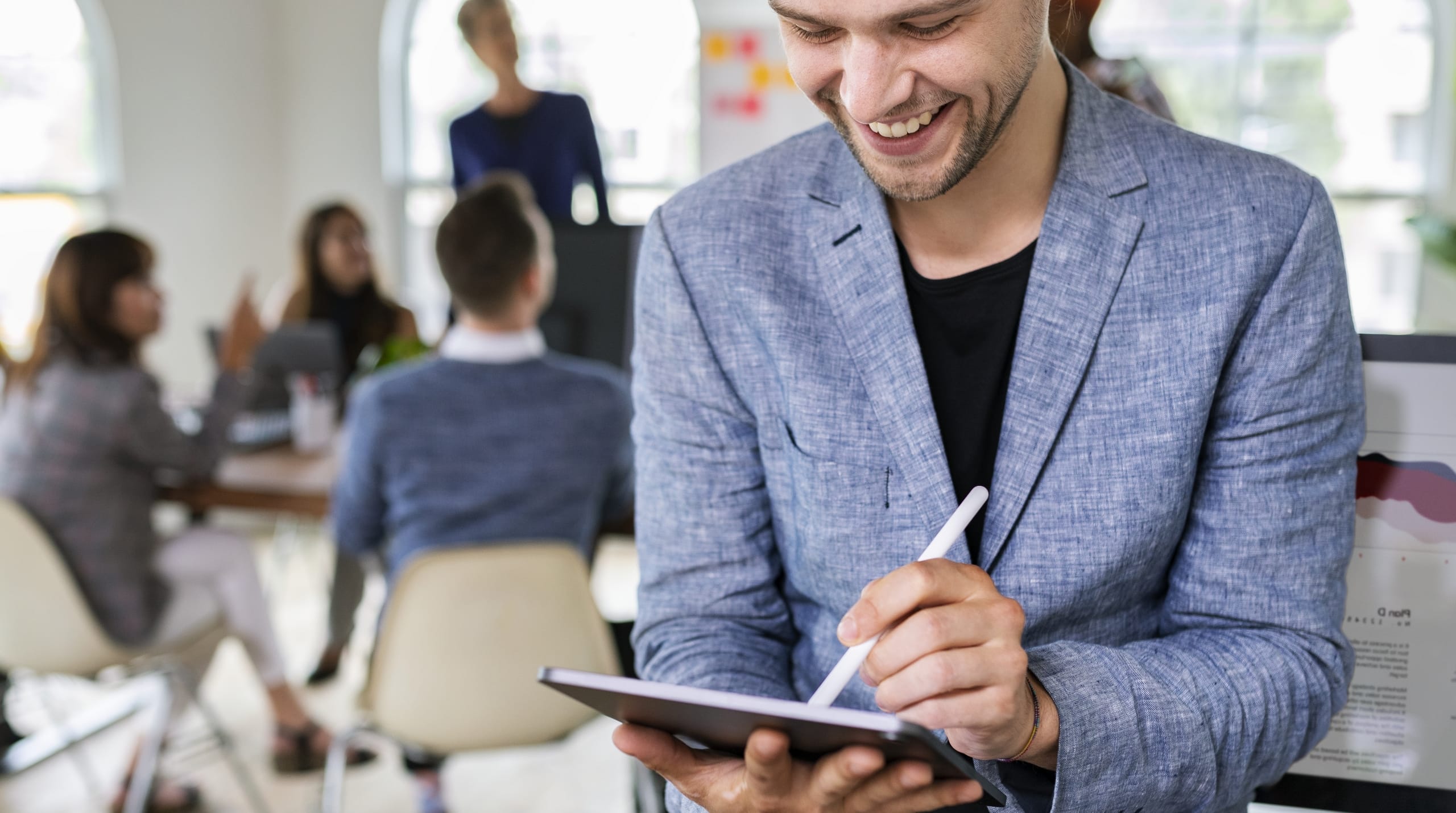 illustration-j4s-interim-recrutement-emploi-ressources-humaines-rh-cv-paris-75011-bastille-france-candidat-recruteur-2560x1430px-fiche-metier-assistant-chef-projet-evenementiel-1