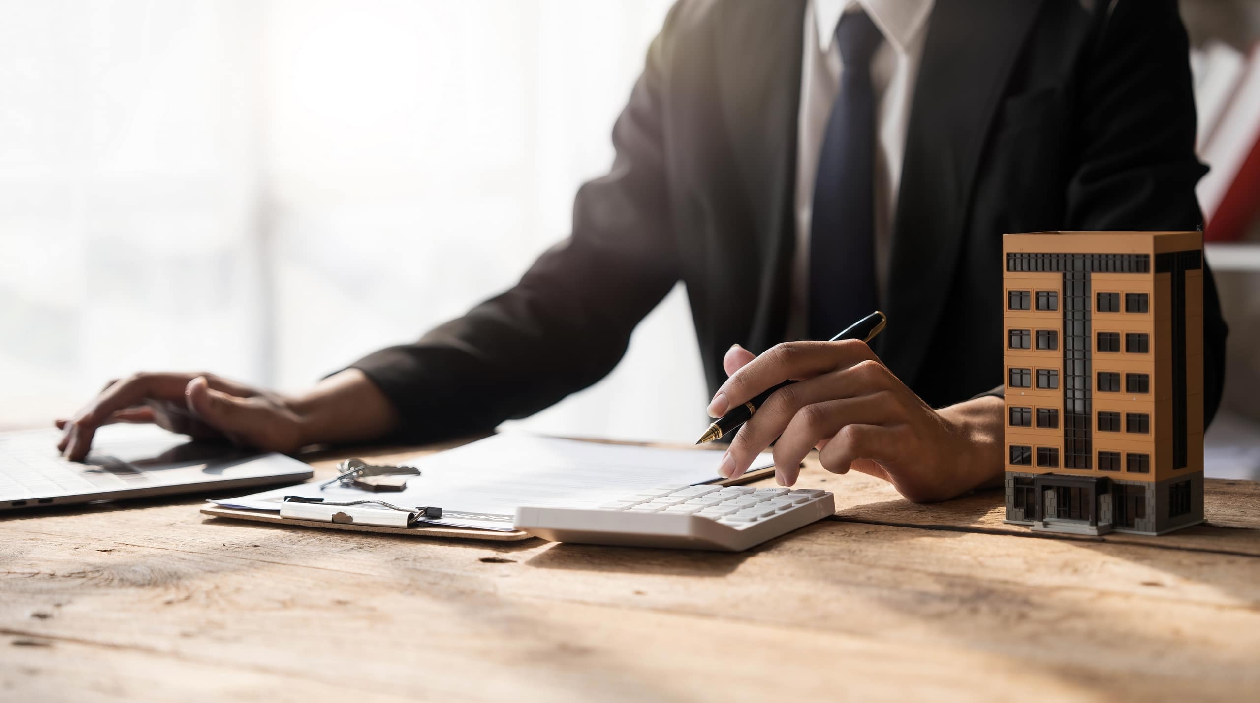 illustration-j4s-interim-recrutement-emploi-ressources-humaines-rh-cv-paris-75011-bastille-france-candidat-recruteur-2560x1430px-fiche-metier-immobilier-administrateur-de-biens-1