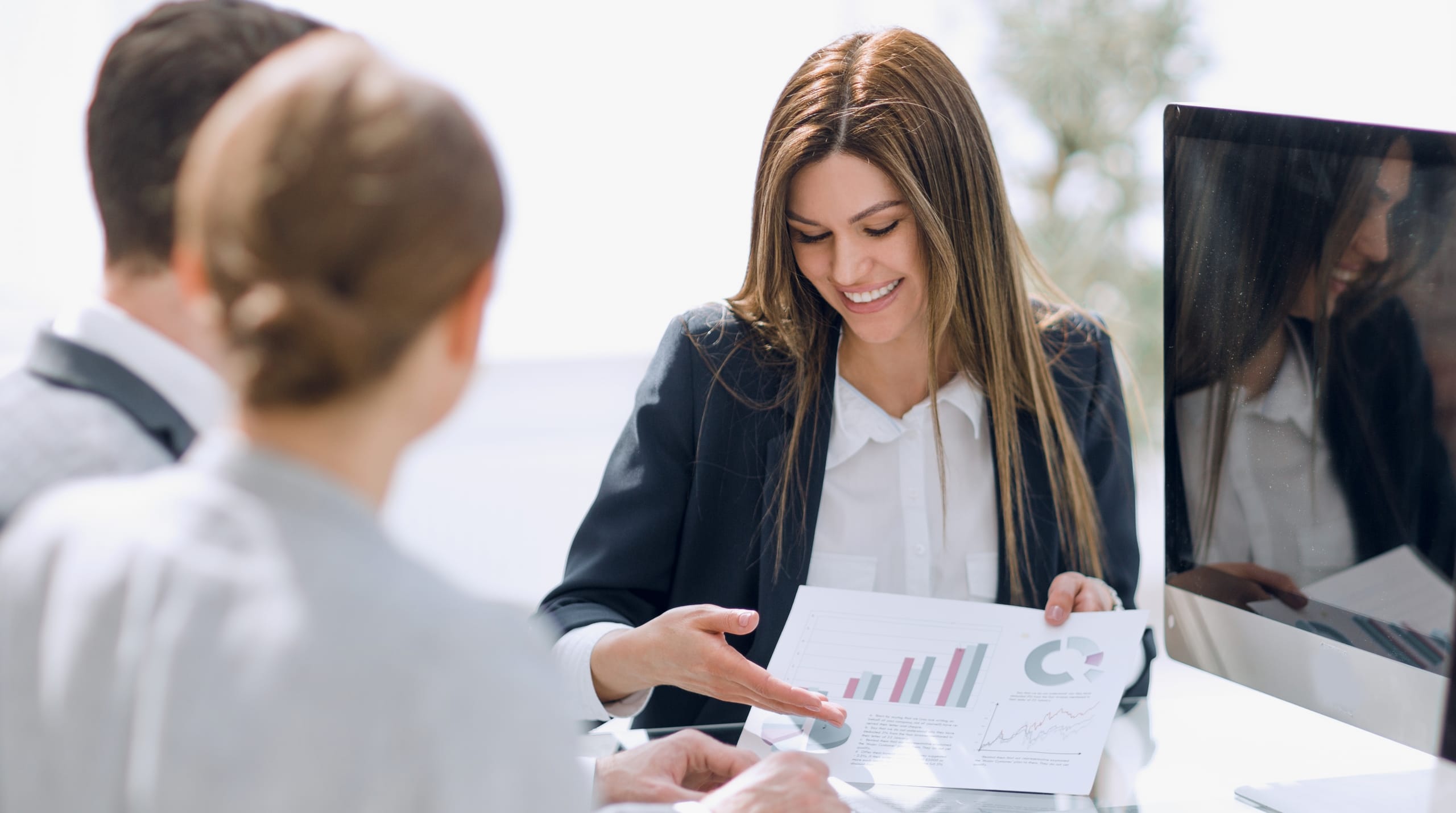 illustration-j4s-interim-recrutement-emploi-ressources-humaines-rh-cv-paris-75011-bastille-france-candidat-recruteur-2560x1430px-fiche-metier-immobilier-administration-ventes-1