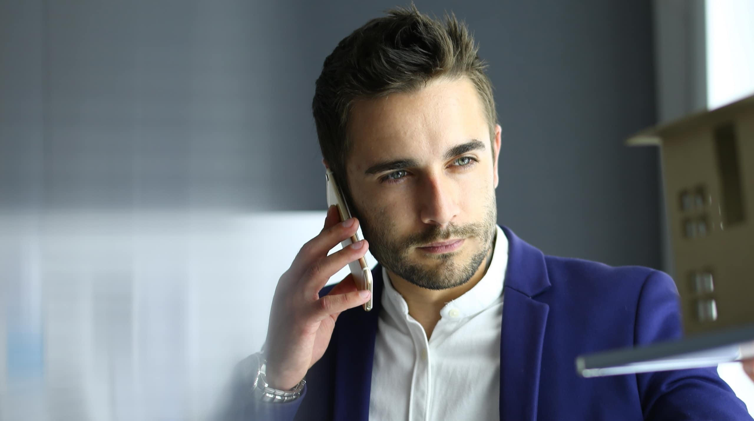 illustration-j4s-interim-recrutement-emploi-ressources-humaines-rh-cv-paris-75011-bastille-france-candidat-recruteur-2560x1430px-fiche-metier-immobilier-attache-commercial-vefa-1
