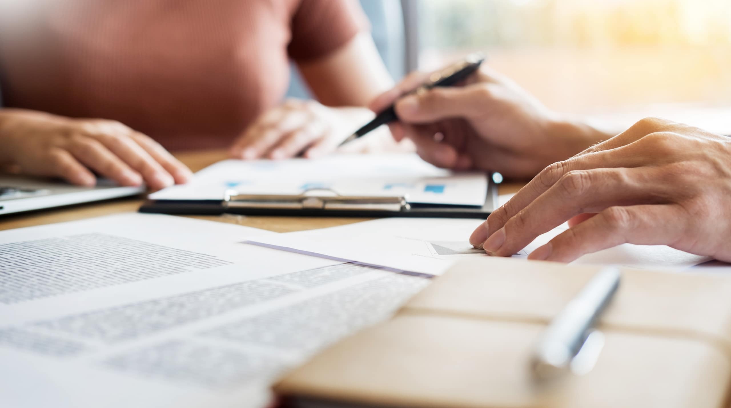illustration-j4s-interim-recrutement-emploi-ressources-humaines-rh-cv-paris-75011-bastille-france-candidat-recruteur-2560x1430px-fiche-metier-juridique-pi-assistant-1