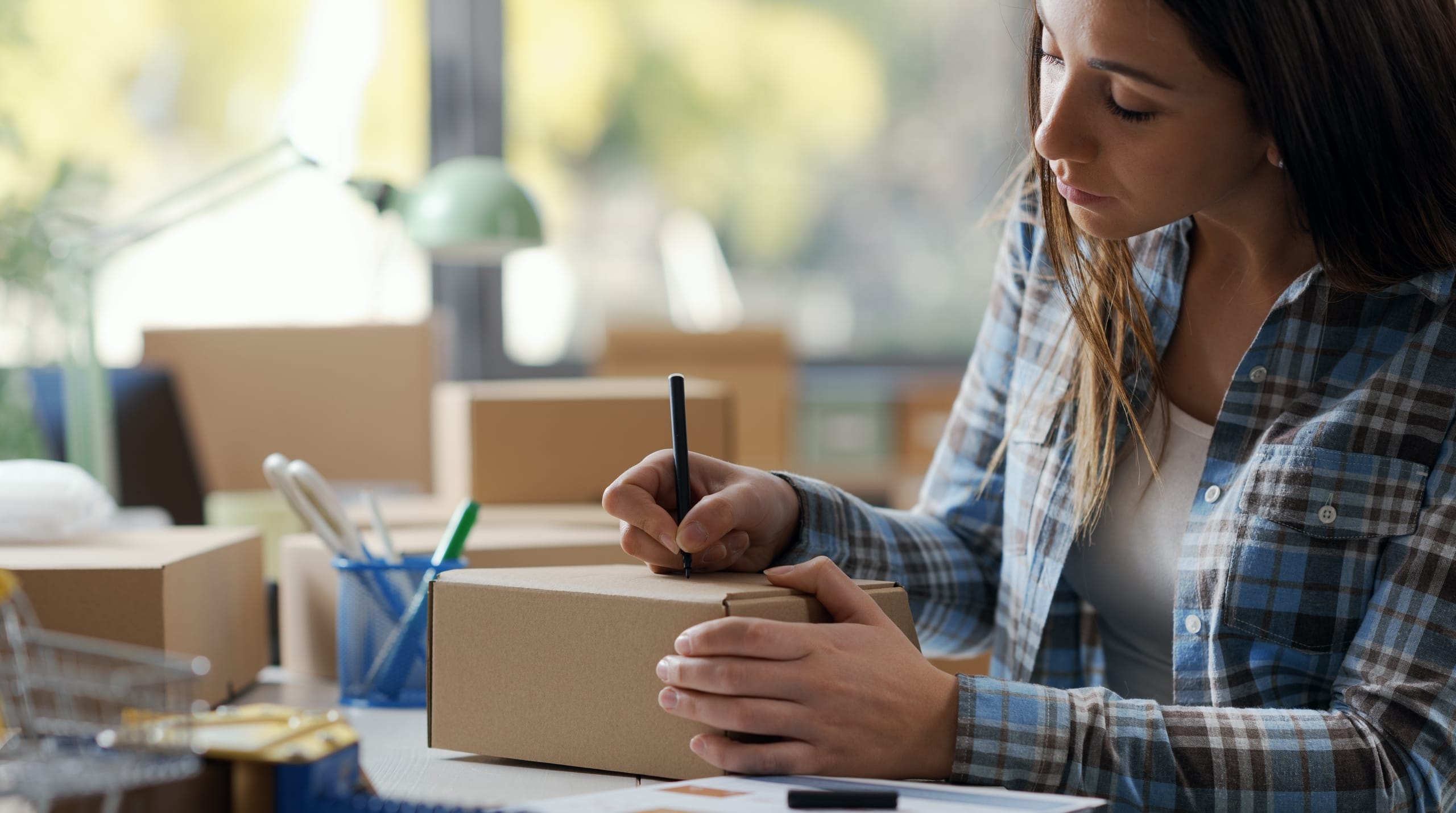 illustration-j4s-interim-recrutement-emploi-ressources-humaines-rh-cv-paris-75011-bastille-france-candidat-recruteur-2560x1430px-fiche-metier-logistique-preparation-commandes-1