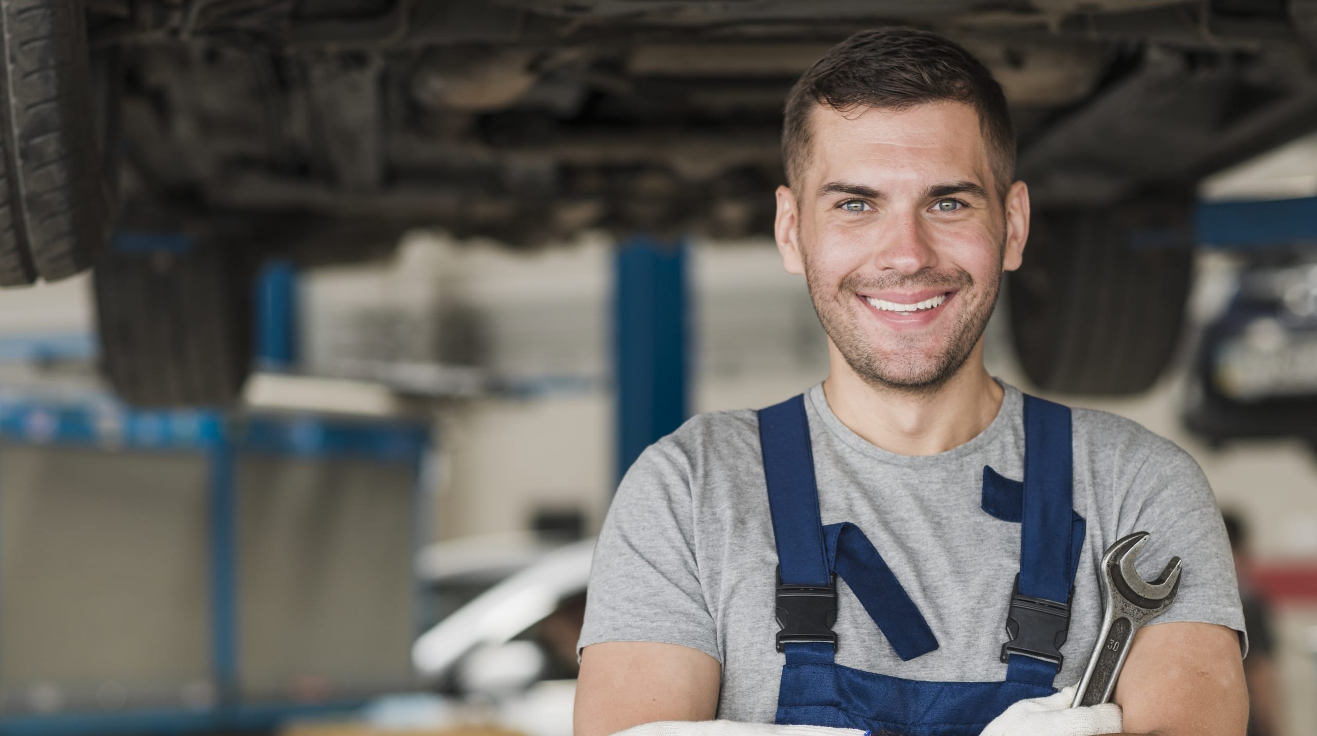 illustration-j4s-interim-recrutement-emploi-ressources-humaines-rh-cv-paris-75011-bastille-france-candidat-recruteur-2560x1430px-fiche-metier-mecanicien-automobile-1