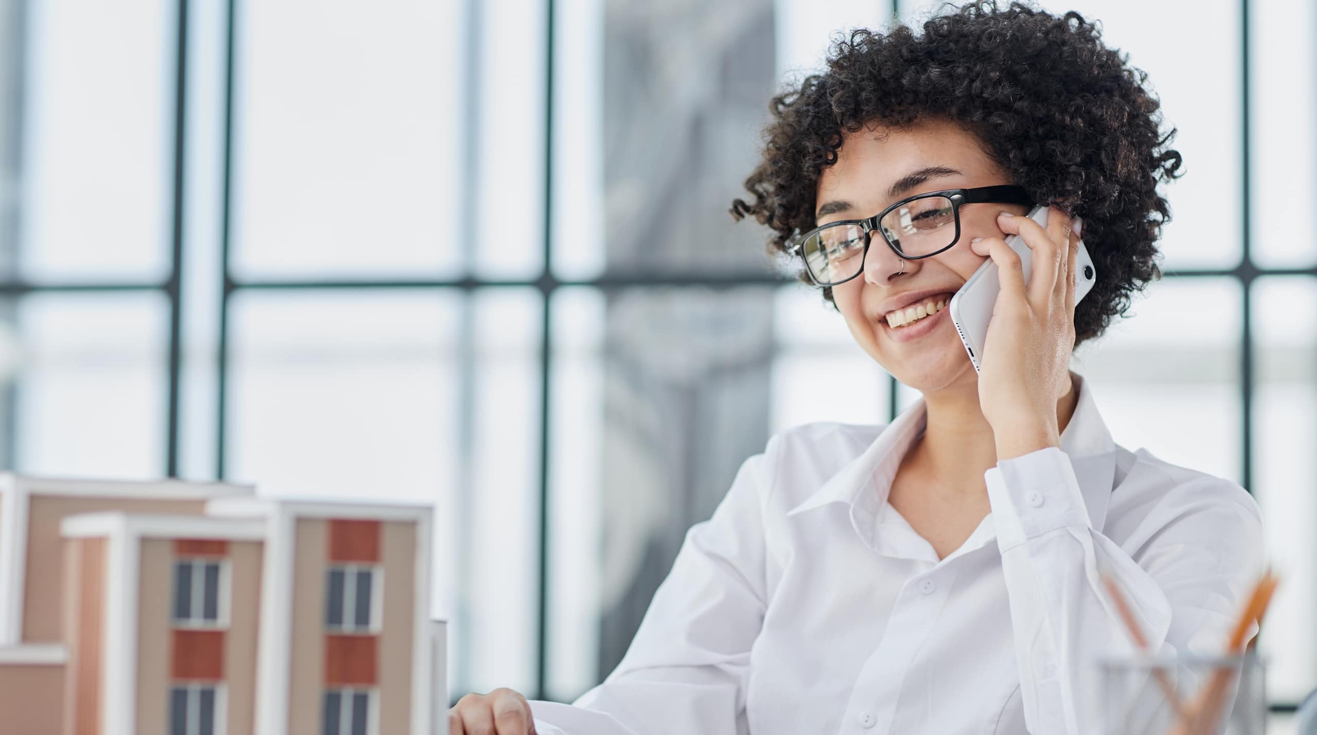 illustration-j4s-interim-recrutement-emploi-ressources-humaines-rh-cv-paris-75011-bastille-france-candidat-recruteur-2560x1430px-fiche-metier-relation-teleconseiller-immobilier-1